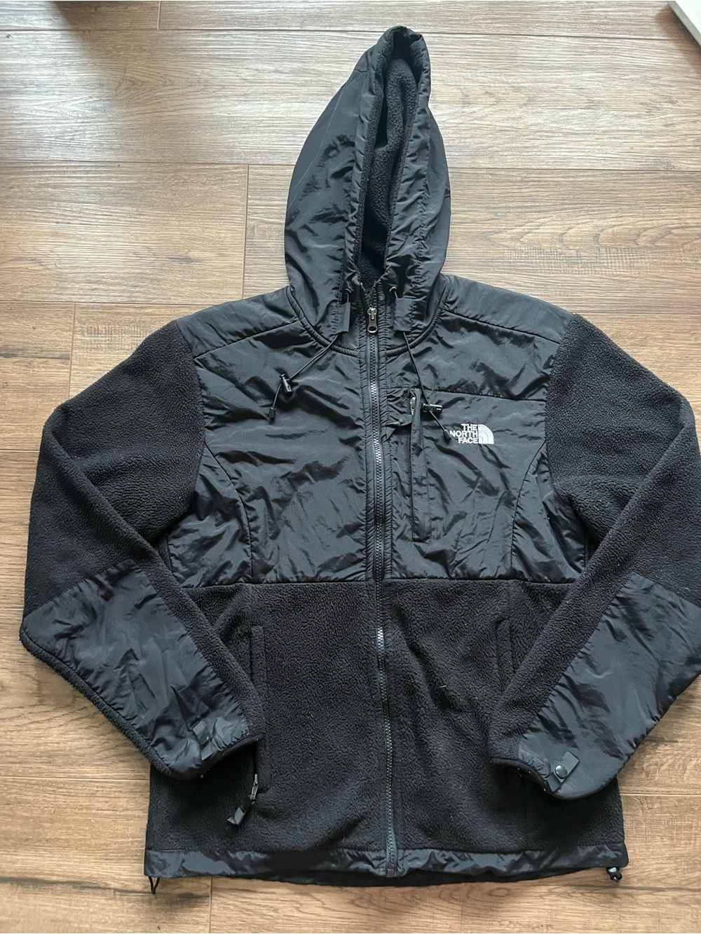 The North Face women’s Black Denali hoodie
